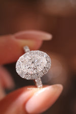 Oval Shape Ring - Nonuniform Halo Setting