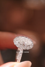 Oval Shape Ring - Nonuniform Halo Setting